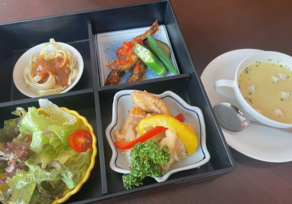 白身魚のカルピオーネとししゃものトマト煮 フェットチーネ添え1